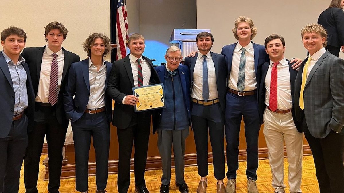 Greek Award 4 with University Pres Gordon Gee